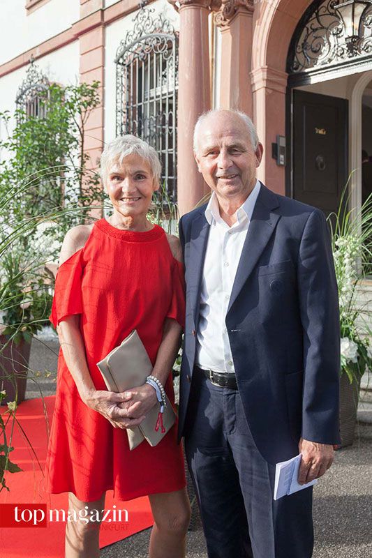 Fußball-Weltmeister Bernd Hölzenbein mit Ehefrau Jutta