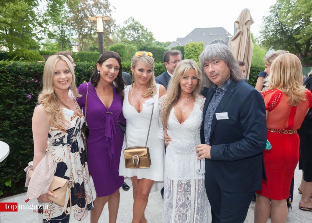 Gabriele Gylyte mit Petra Weck, Julia Maier, Cristina Hamburg und Dr. Adrian Hamburg