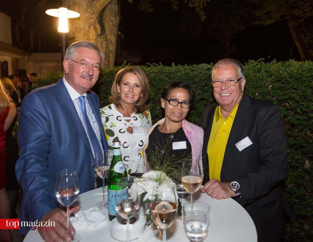 Rechtsanwalt Patrick de Backer und Ehefrau Ilona mit Duangkhae Port und Guenter Hildmann (Betten Zellekens)