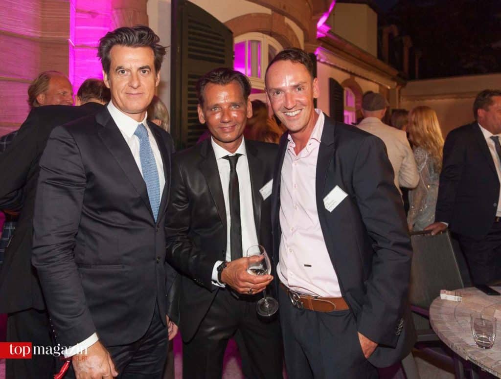 Steffen Mai (Mai Communications) mit Uwe Mejk (Excellent Skin Center) und Dr. Lucas Kneisel