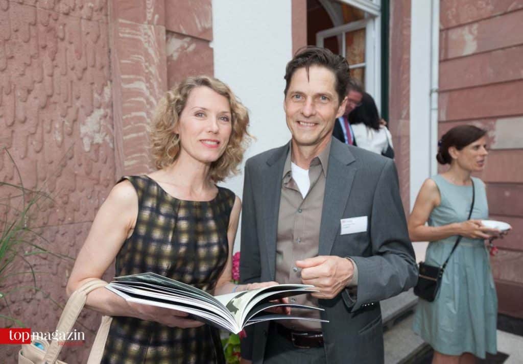 hr-Moderatorin Franziska Reichenbacher mit Alexander Paul Englert