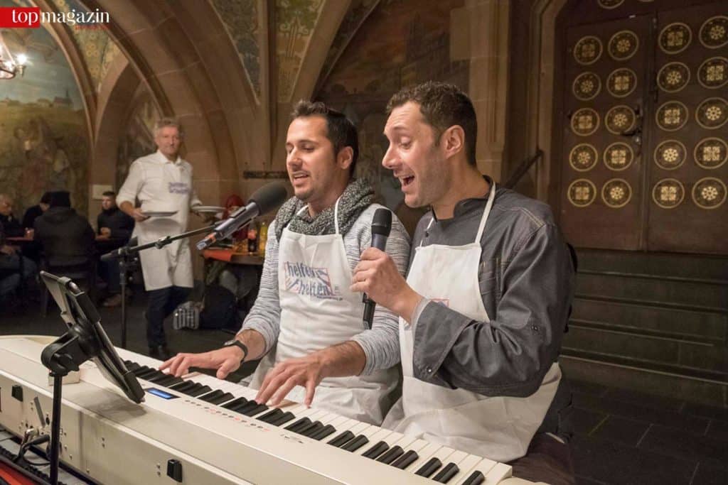 Entertainer Andy Ost singt mit TV-Koch Mirko Reeh.