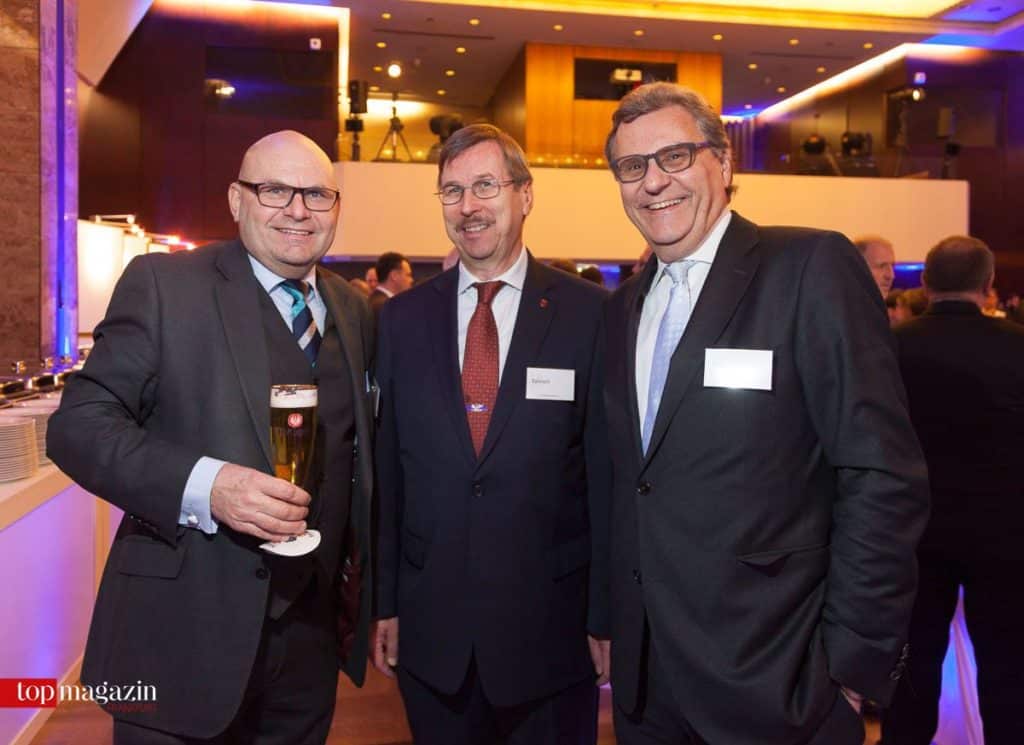 Brauereichef Otto Völker (Binding) mit Ordnungsamtsleiter Jörg Bannach und dem Parlamenterischen Staatssekretär a.D. Hans-Joachim Otto