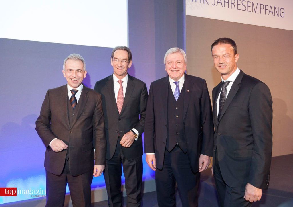 Oberbürgermeister Peter Feldmann mit IHK-Präsident Prof. Dr. Mathias Müller, Ministerpräsident Volker Bouffier und Eintracht-Sportvorstand Fredi Bobic