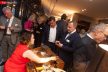 Am Zigarrenstand drehte Gina Alessandra Marquardt Mercedes von der Mercedes Reyes Zigarrenlounge frische Zigarren