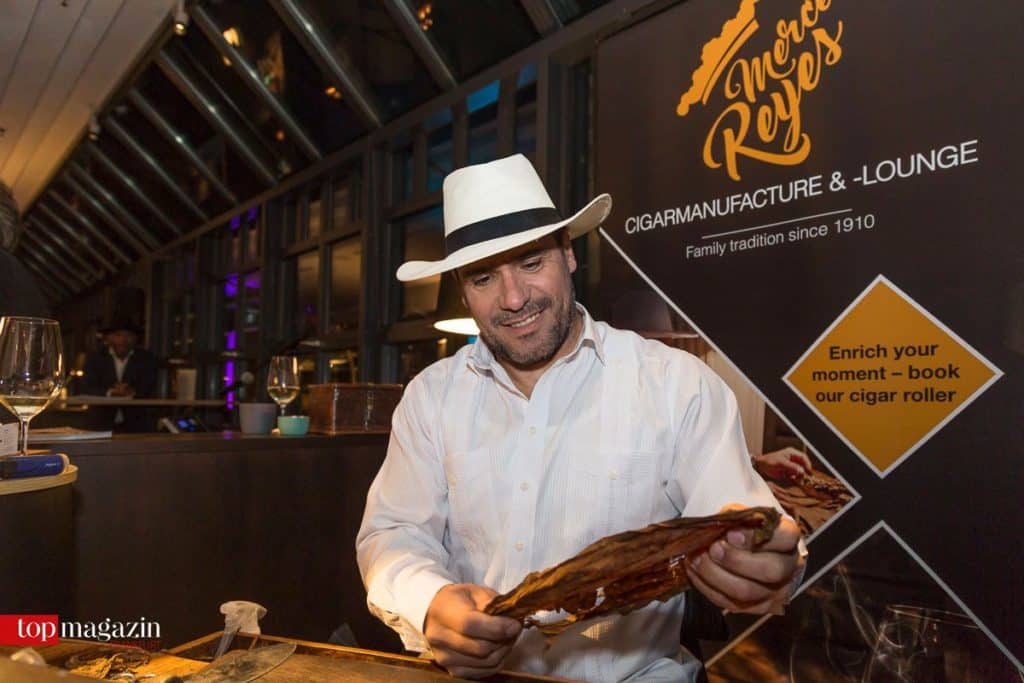 Carlos Carralero von der Mercedes Reyes Zigarrenlounge
