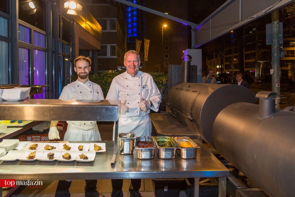 Geballte Expertise am Smoker