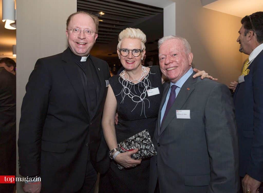 Pater Dr. Georg Fischer (Deutscher Orden) mit Elke Tafel-Stein und Stadtrat a.D. und OB-Kandidat Volker Stein