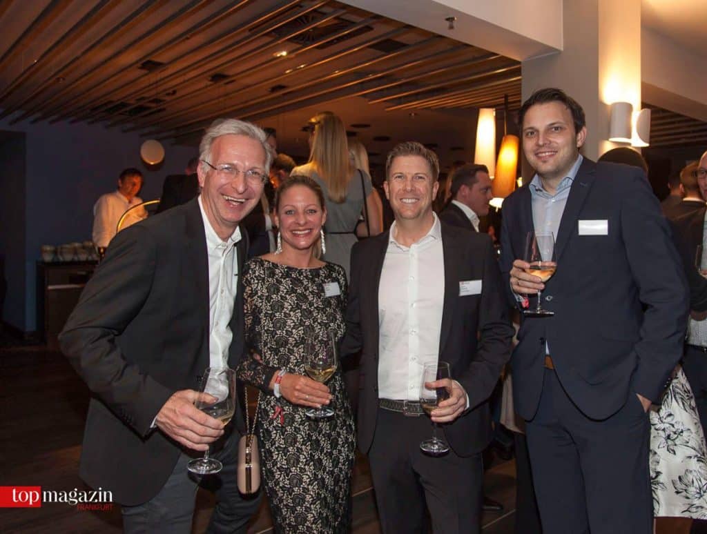 Patrik Meyer (Stadion Frankfurt Management), Isabell Reindl, Björn Reidl (R2 comSport) und Christopher Fiori