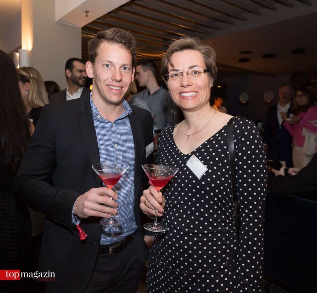 Stephan Kaune (Artemis Laserklinik) mit Ulrike Rütten