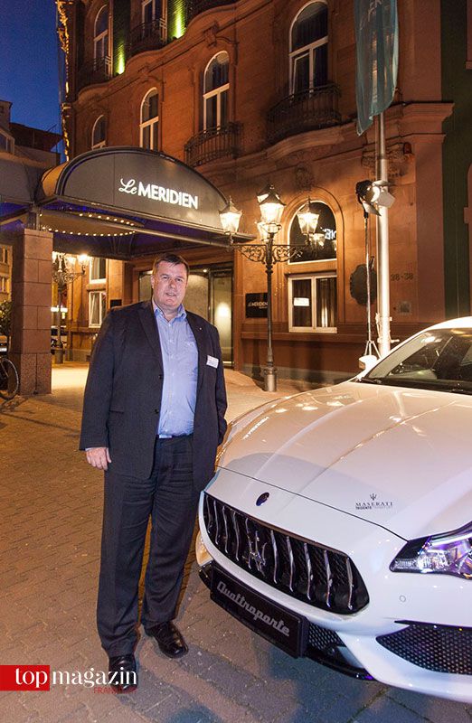 Udo Kandel (Tridente Frankfurt) am neuen Maserati Quattroporte
