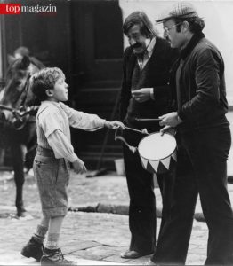 Günter Grass mit Volker Schlöndorff und David Bennent (li.) auf dem Set für 'Die Blechtrommel'