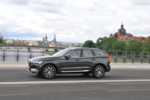 Der Volvo XC60 ist ein immerhin knapp 4,70 Meter langes Auto, das aber optisch nicht überwältigt.