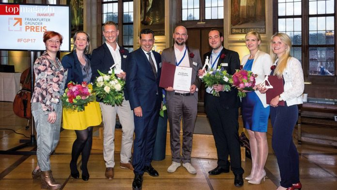 Oliver Schwebel (Wirtschaftsförderung) mit den Gewinnern