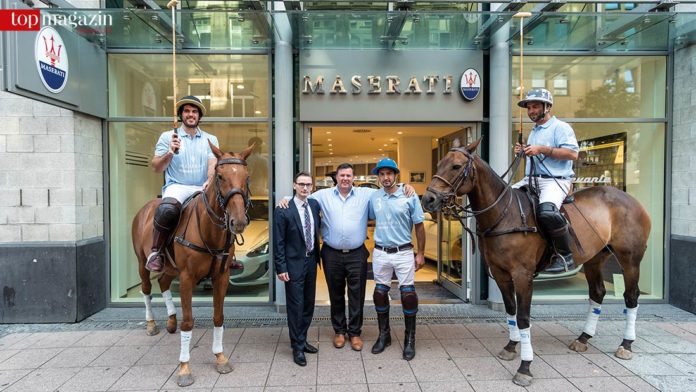 Christian Pagano und Udo Kandel (Maserati Frankfurt) mit den Ponys auf der Schillerstraße