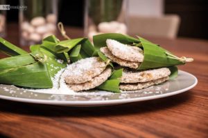 Khanom Kluay, ein thailändischer Bananen-Kokos-Kuchen