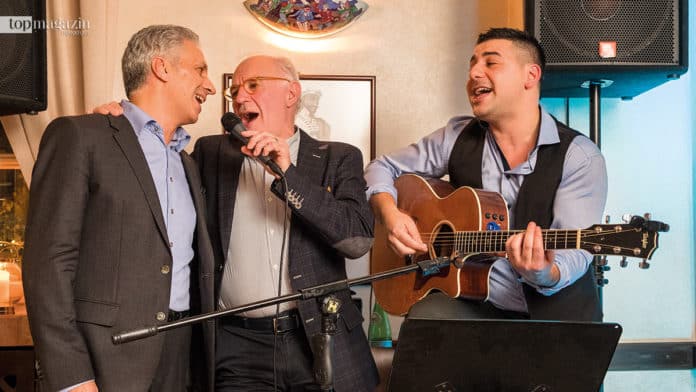 Brighella-Inhaber Leo Caporale, Weinhändler Guido Giovo und Gitarrist Angelo Vella singen ein Ständchen.
