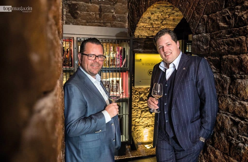 Carlos Schönig und Jean-Pierre Berlejung im Gewölbekeller der Wine Bank Carlos Schönig und Jean-Pierre Berlejung im Gewölbekeller der Wine Bank