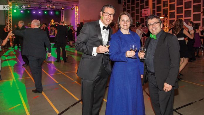 Frankfurt University-Präsident Prof. Dr. Frank E.P. Dievernich mit Vizepräsidentin Prof. Dr. Kira Kastell und dem Präsidenten der Technischen Hochschule Mittelhessen Prof. Dr. Matthias Willems