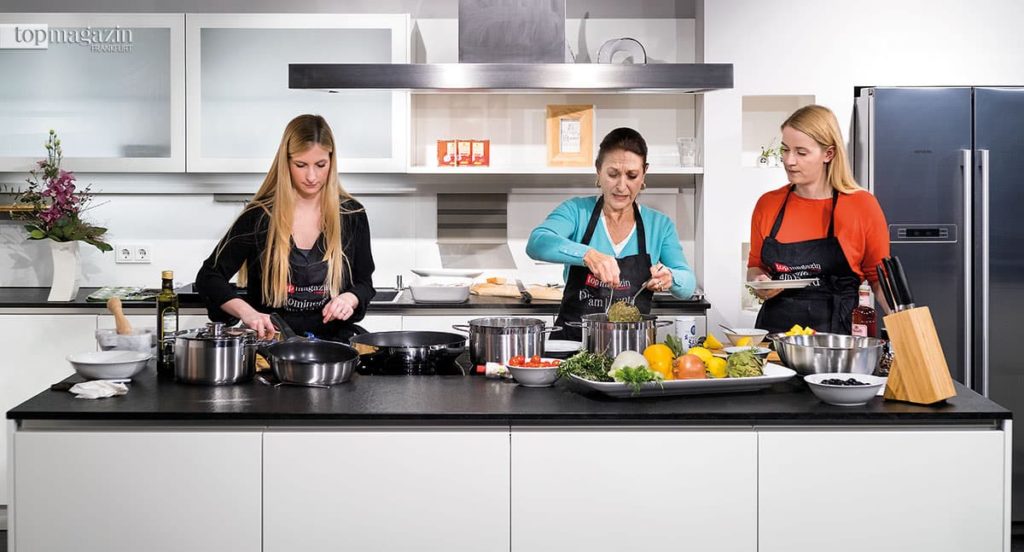 Johanna Müdicken (Top Magazin Frankfurt), Daniela Ziegler und Annika John (Top Magazin Frankfurt) Johanna Müdicken (Top Magazin Frankfurt), Daniela Ziegler und Annika John (Top Magazin Frankfurt)