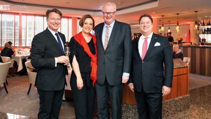 Roland Ross mit Hessens Finanzminister Dr. Thorsten Schäfer und Ehefrau Monika sowie Airportclub-Investor Torsten Hollstein