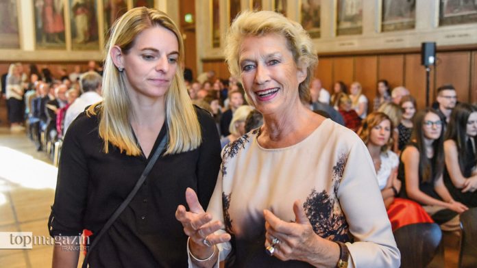 FFC-Legende Nia Künzer mit Frankfurts Oberbürgermeisterin a.D. Dr. h.c. Petra Roth
