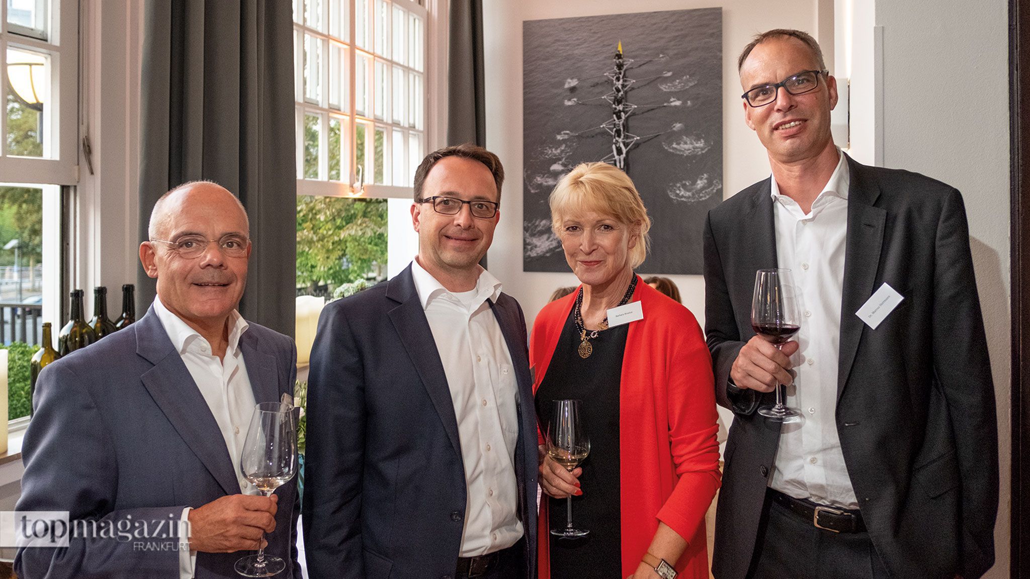 Genießen die Atmosphäre im traditionsreichen Ruderclub Germania Die Gäste Thomas Etzel, Heiko Weber, Barbara Brosius und Dr. Marcus Herrmann Genießen die Atmosphäre im traditionsreichen Ruderclub Germania Die Gäste Thomas Etzel, Heiko Weber, Barbara Brosius und Dr. Marcus Herrmann