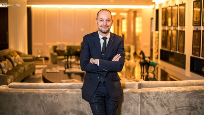 Florian Schütz ist der neue General Manager des Sofitel Frankfurt Opera (Foto: Peter Krausgrill)