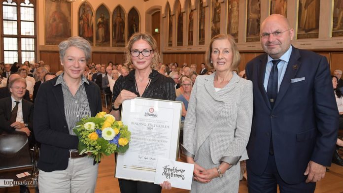 Stadträtin Dr. Ina Hartwig, Kunstverein-Direktorin Franziska Nori, Bergit Gräfin Douglas und Binding-Vorstand Otto Völker