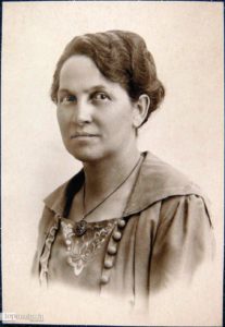 Die Frankfurter Sozialdemokratin Johanna Tesch setzte sich seit 1902 in der Partei für bessere Bildungschancen für proletarische Frauen ein.