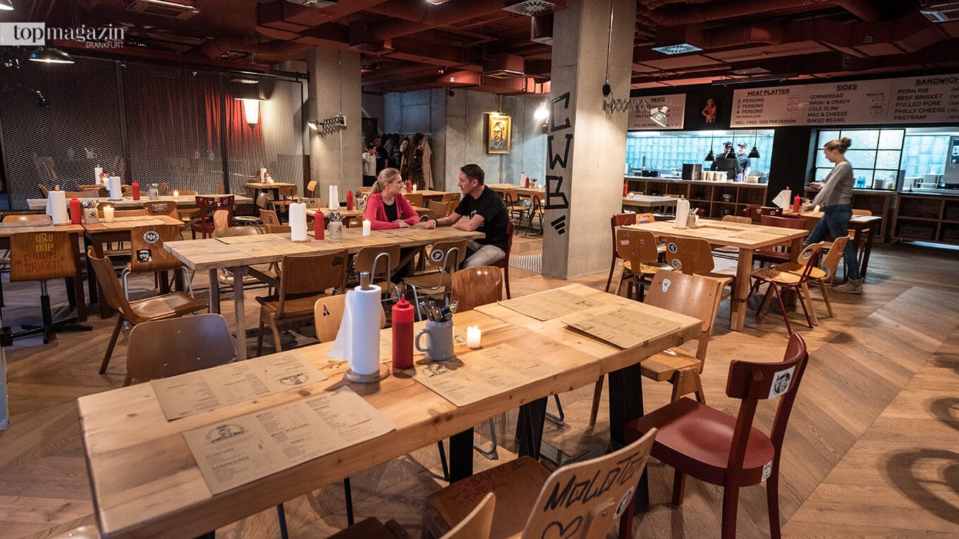 Blick ins Chicago Williams BBQ mit offener Küchenzeile