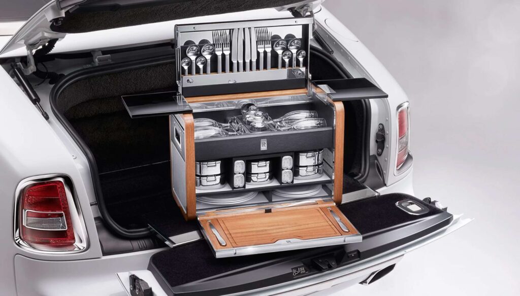 Der Picknick-Korb von Rolls Royce ist perfekt für alle, die es gerne luxuriös mögen