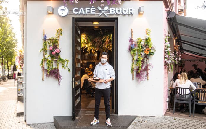 Filialleiter Baris Temizkul vor Frankfurts neuem Instagram-Trend-Café Buur