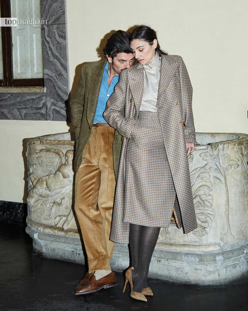 Die aktuelle Prêt-à-Porter-Kollektion umfasst lässige Winter-Essentials, Mäntel, Hemdkleider, Doppel- und Einreiher-Anzüge erstmals für sie und ihn