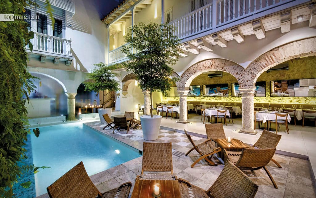 Umgeben von Gärten und zwei Wasserfällen, zählt die Aquabar im Tcherassi Hotel und Spa zu den besten Bars in Cartagena