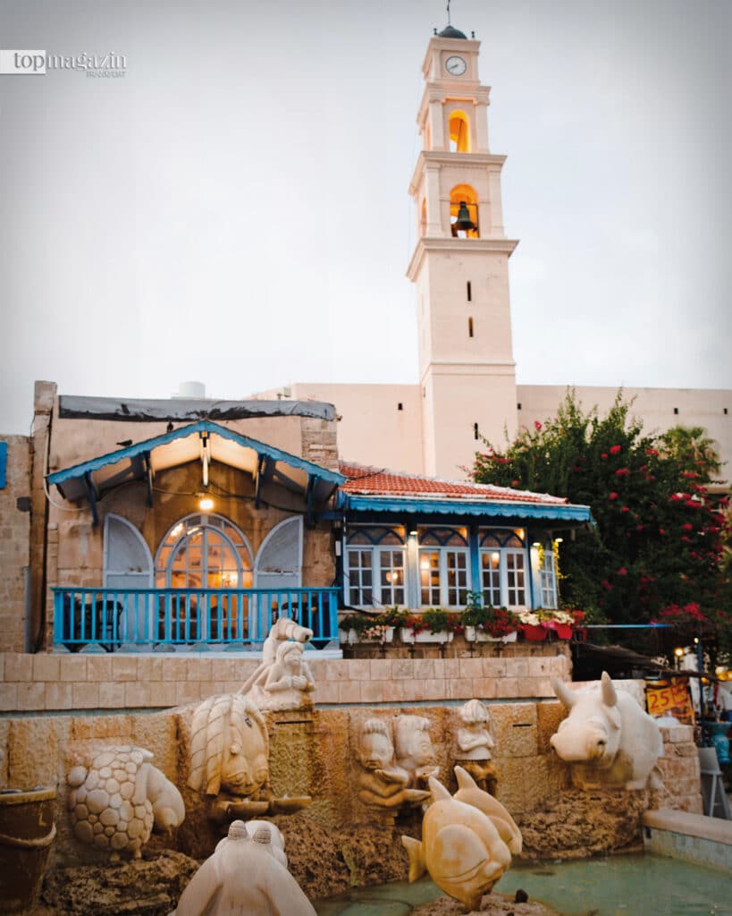 Sehenswürdigkeit in Old Jaffa- der Brunnen mit Skulpturen der Sternzeichen