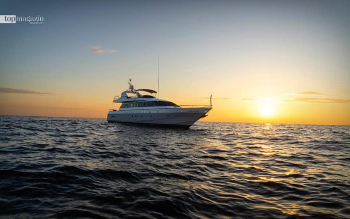 Ein Traum in Weiß - die Distret-Yacht