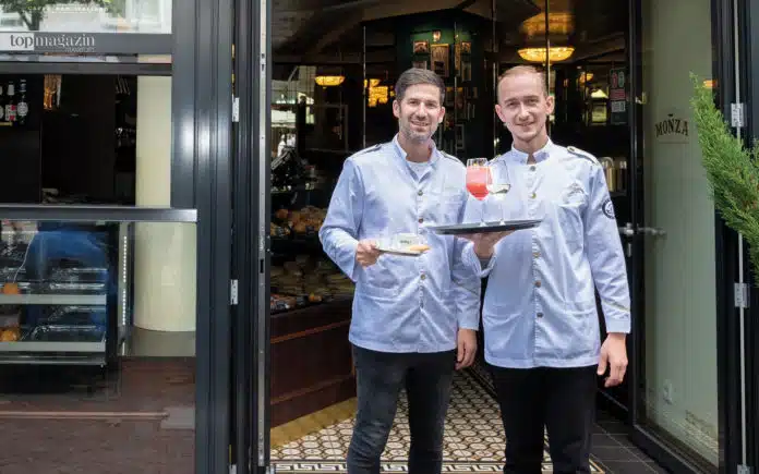 Marco Siciliano und Raphael Banzhaf in ihrer neunen Café Bar auf der Freßgass