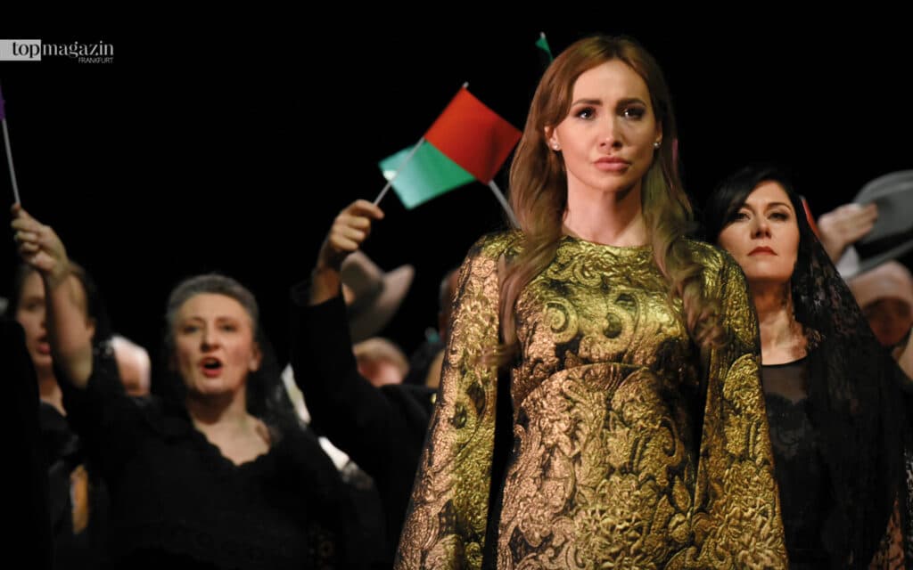 Cristina Pasaroiu als Elisabetta in Verdis Don Carlo im Staatstheater Wiesbaden