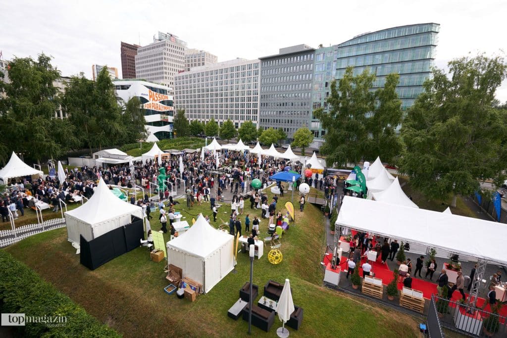 2.000 Gäste waren zum Hessenfest in die Landesvertretung in Berlin gekommen (Foto: Hennig Schlacht) 2.000 Gäste waren zum Hessenfest in die Landesvertretung in Berlin gekommen (Foto: Hennig Schlacht)