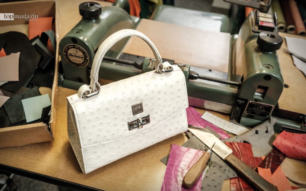 Eine Straußenleder Handtasche aus der Werkstatt von Karla Marquardt
