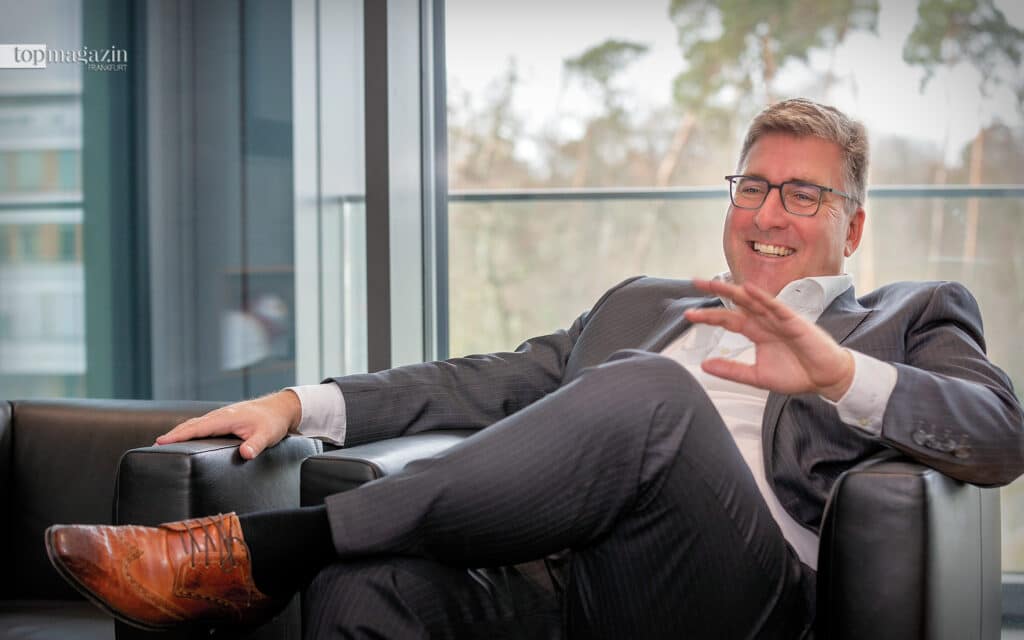 Ein Macher, der gerne lacht: Eintracht-Vorstand Axel Hellmann ist auch Interimsgeschäftsführer bei der Deutschen Fußball Liga DFL Ein Macher, der gerne lacht: Eintracht-Vorstand Axel Hellmann ist auch Interimsgeschäftsführer bei der Deutschen Fußball Liga DFL