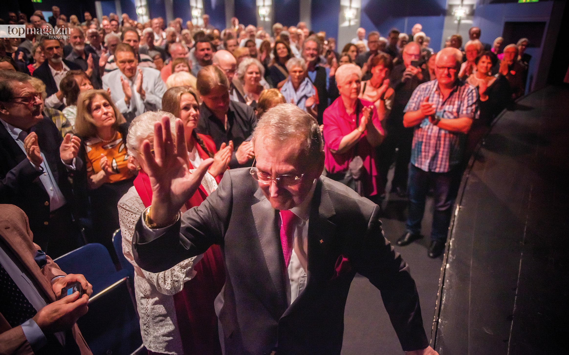 Große Emotionen nach der letzten Vorstellung im Fritz-Rémond-Theater