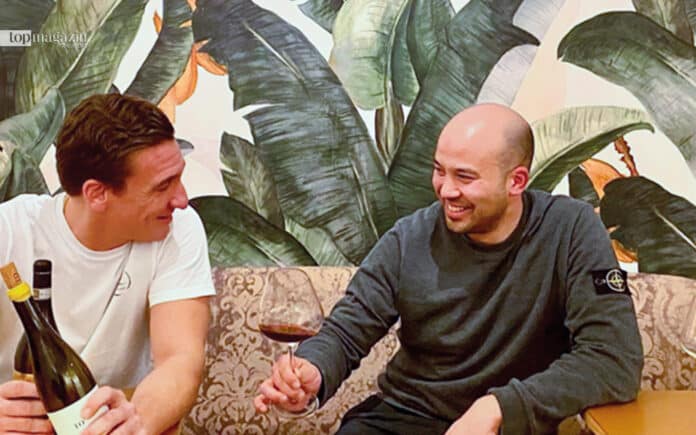 Weinkenner und Eintracht-Fans - atm-Macher Tim Steinbrecher und Martin Henrizi
