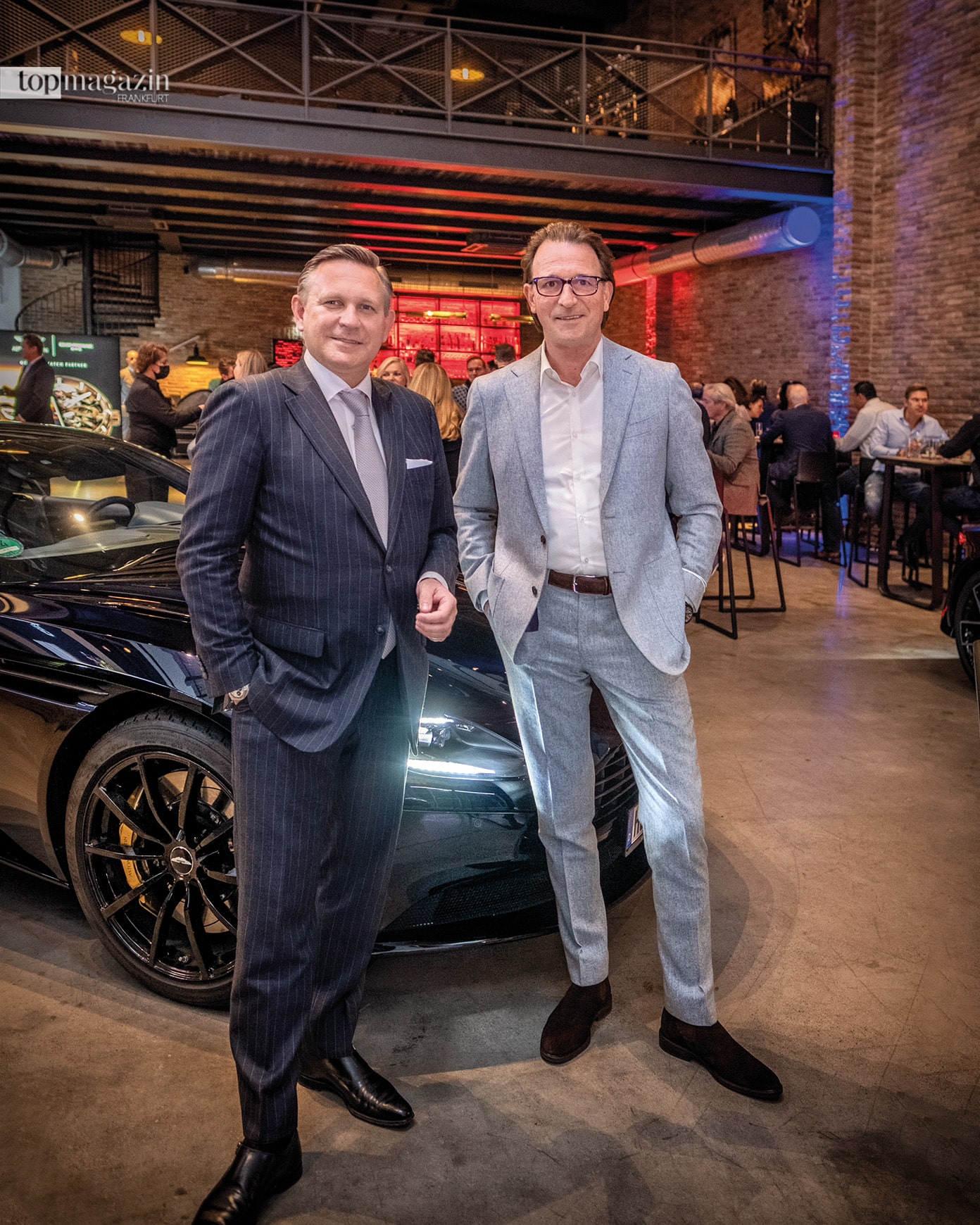 Wempe-Hauptwache Geschäftsführer Uwe Beckmann und Daniel Paulus (Aston Martin Kronberg)