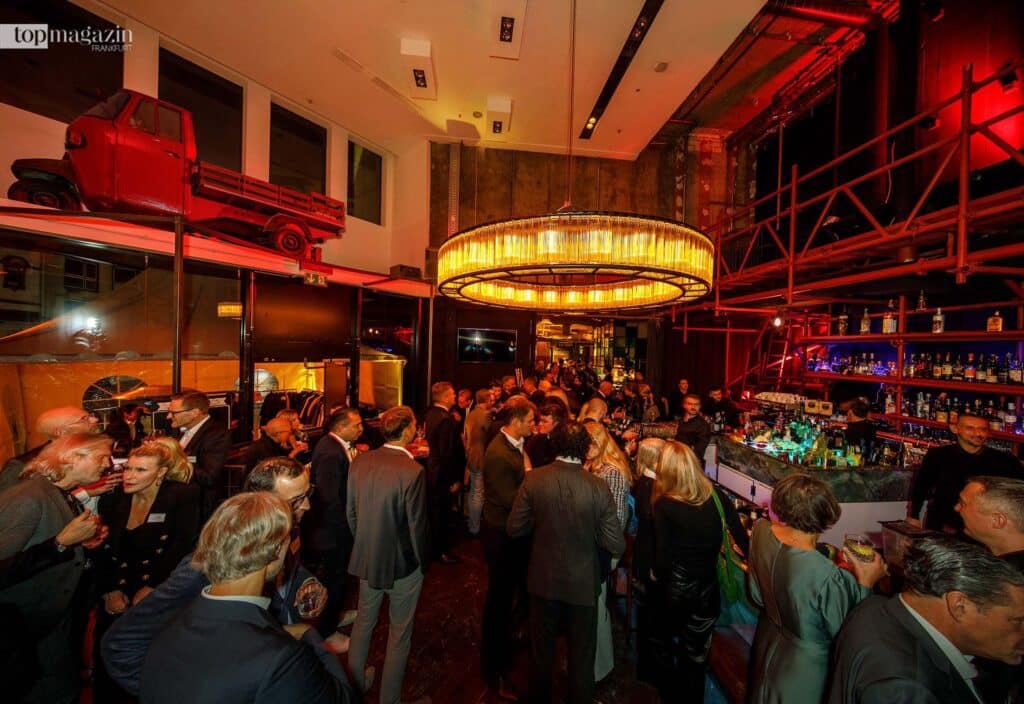 Ausgelassene Stimmung und gute Gespräche an der Bar im Vaivai