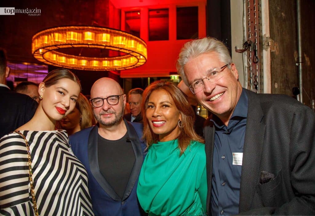 Caroline Karch mit Bernd Breiter (Big City Beats) und Raquel Mercedes mit Prof. Dr. med. Michael Ockenfels (Hautklinik Hanau)