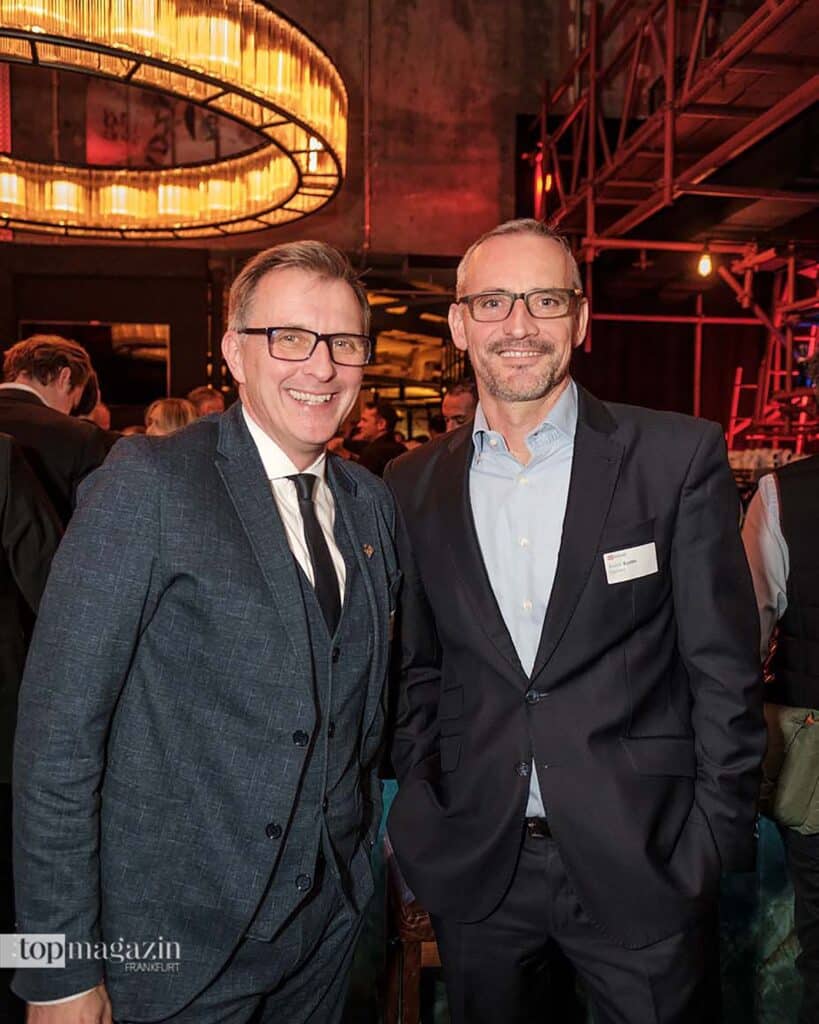 Heusenstamms Bürgermeister Steffen Ball mit Armin Kuster (Dschinn Spirituosen)