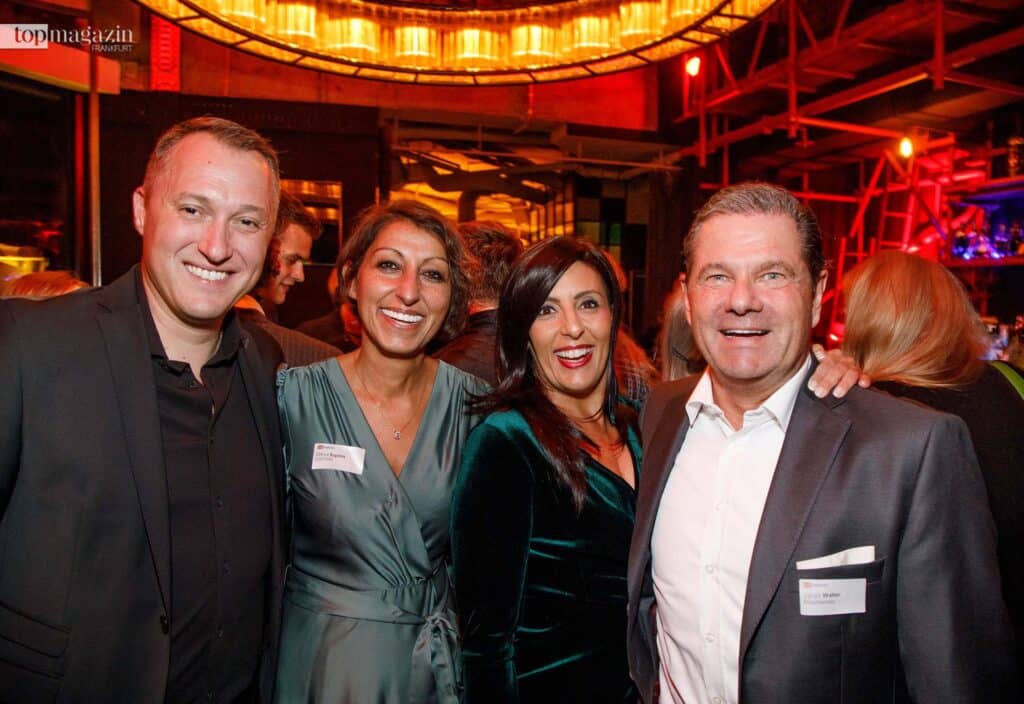 Kim-André Vives und Zekiye Erginos (beide Südvers) zusammen mit Bedia Karabulut und Vanyo Walter (Robo Markets)