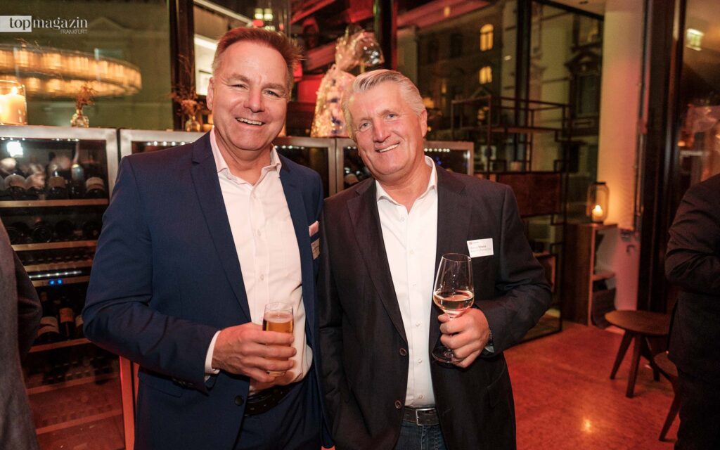 Ralf Buschnakowski (Next 125 Küchen Frankfurt) mit Marcus Schwarz (Brass U.S. Premium Cars)
